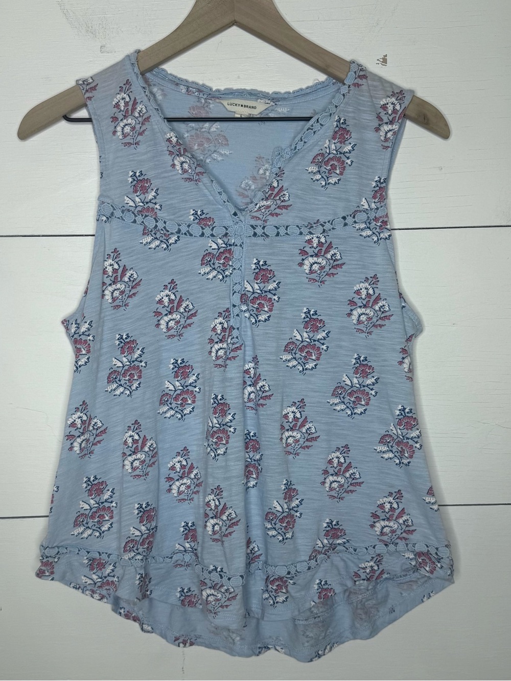 Lucky Brand • Light Blue Floral Lace-Trim V-Neck Tank Size Large